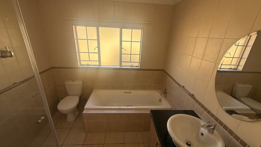 2 Bedroom Property for Sale in Rooihuiskraal North Gauteng