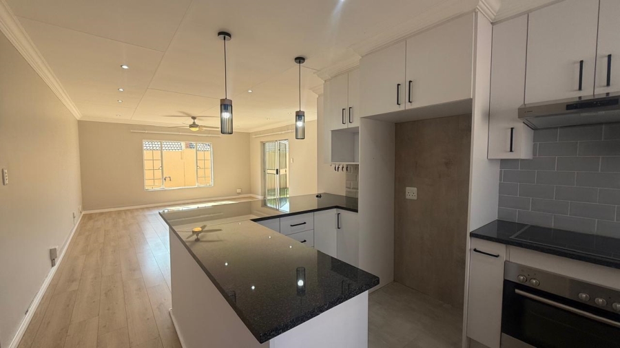 2 Bedroom Property for Sale in Rooihuiskraal North Gauteng