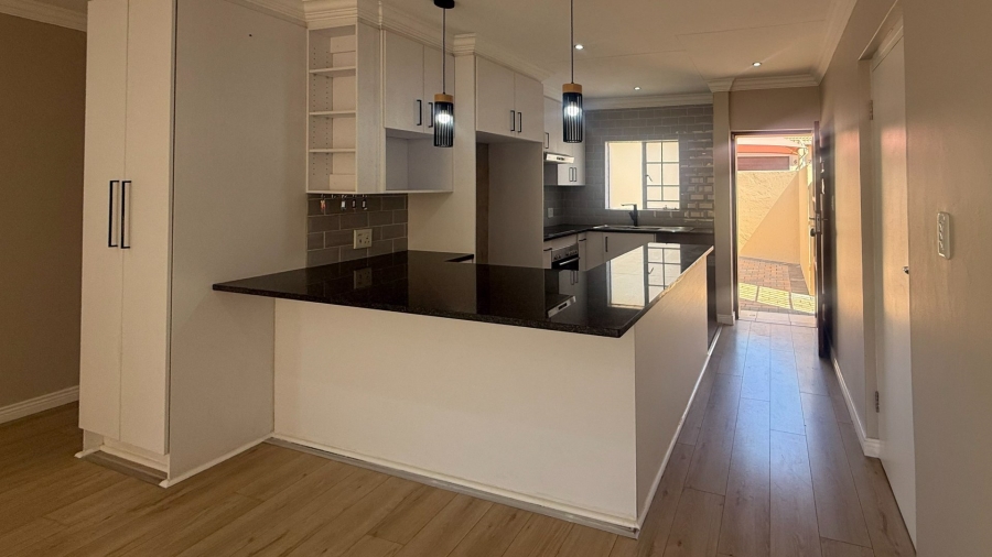 2 Bedroom Property for Sale in Rooihuiskraal North Gauteng
