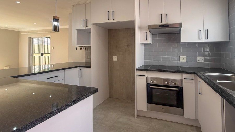 2 Bedroom Property for Sale in Rooihuiskraal North Gauteng