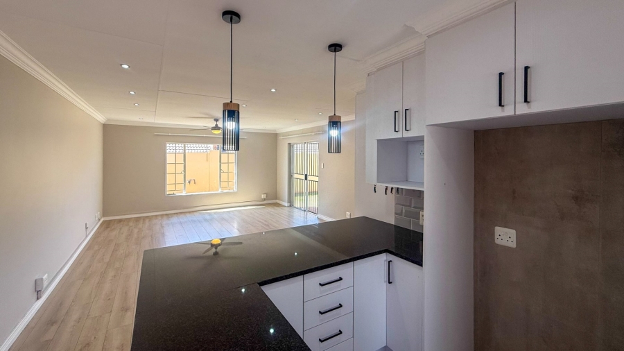 2 Bedroom Property for Sale in Rooihuiskraal North Gauteng