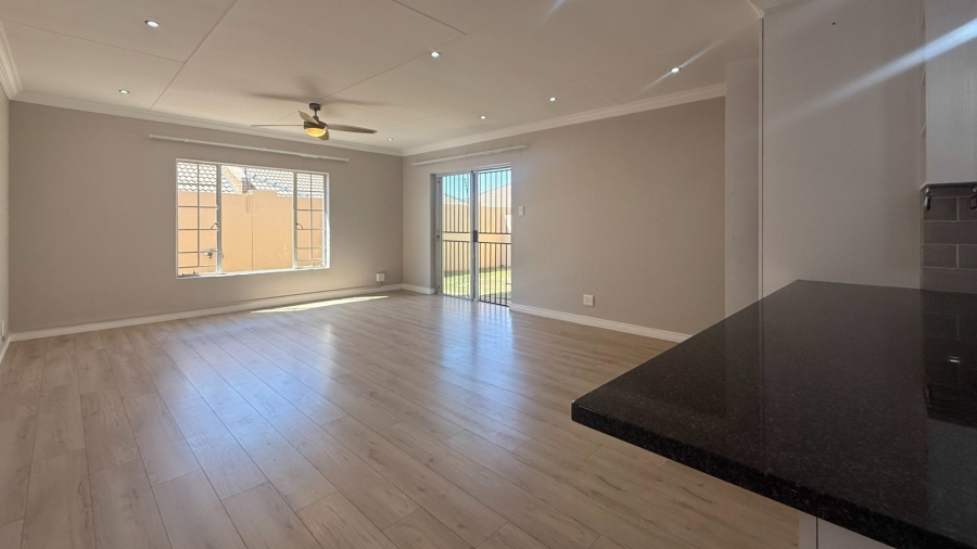 2 Bedroom Property for Sale in Rooihuiskraal North Gauteng
