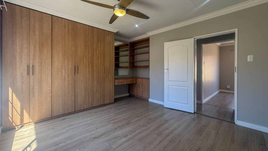 2 Bedroom Property for Sale in Rooihuiskraal North Gauteng