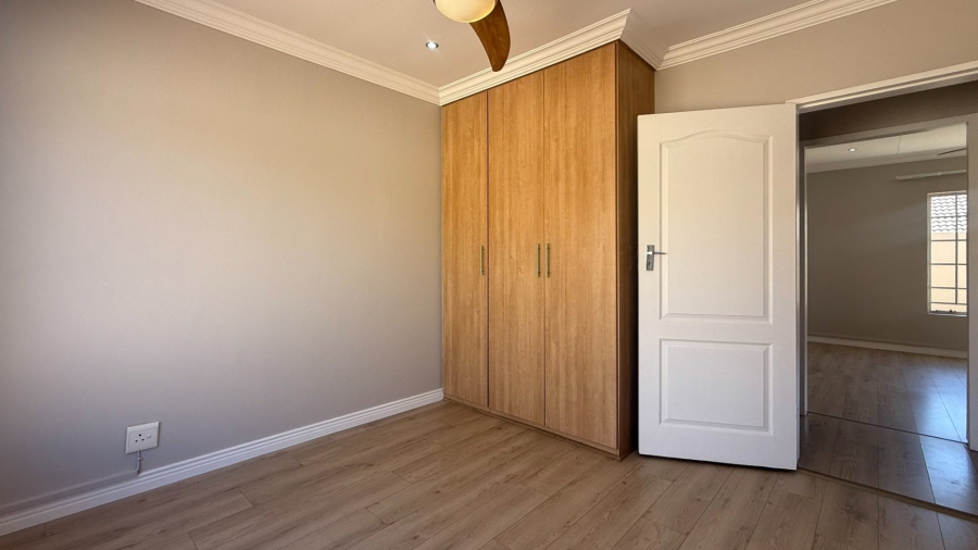 2 Bedroom Property for Sale in Rooihuiskraal North Gauteng