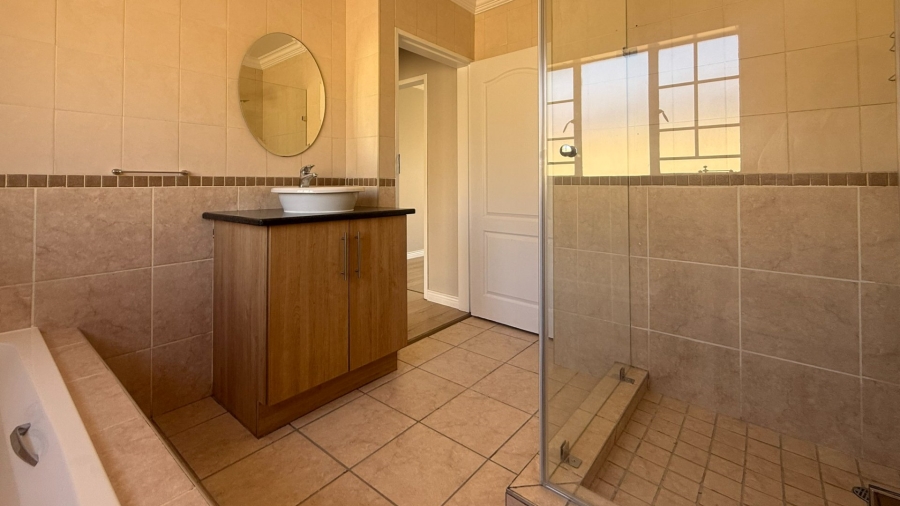2 Bedroom Property for Sale in Rooihuiskraal North Gauteng