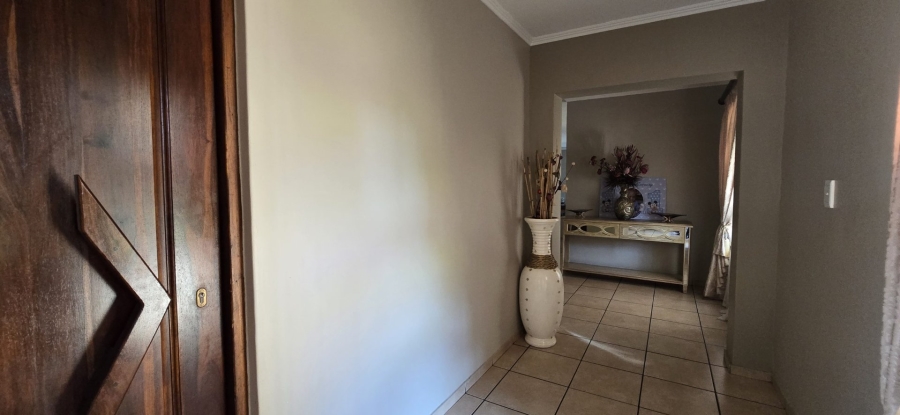 4 Bedroom Property for Sale in Rooihuiskraal North Gauteng