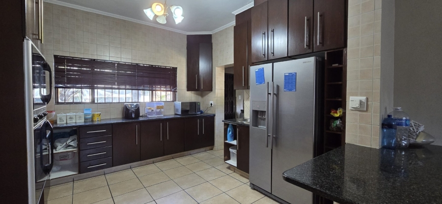 4 Bedroom Property for Sale in Rooihuiskraal North Gauteng