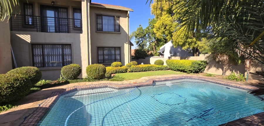 4 Bedroom Property for Sale in Rooihuiskraal North Gauteng