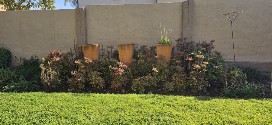 4 Bedroom Property for Sale in Rooihuiskraal North Gauteng