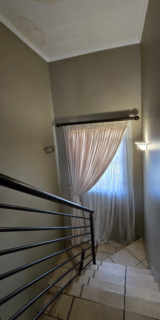 4 Bedroom Property for Sale in Rooihuiskraal North Gauteng