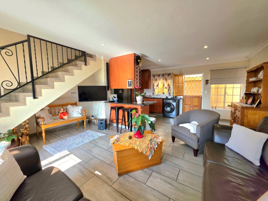 2 Bedroom Property for Sale in La Montagne Gauteng