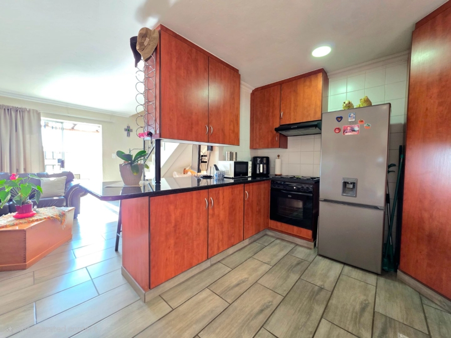 2 Bedroom Property for Sale in La Montagne Gauteng