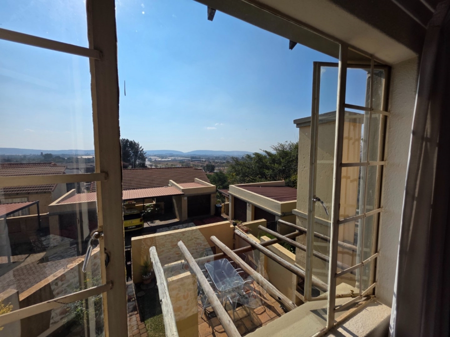 2 Bedroom Property for Sale in La Montagne Gauteng