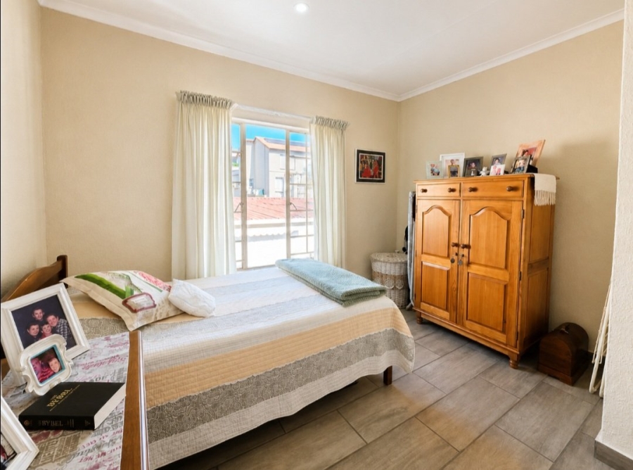 2 Bedroom Property for Sale in La Montagne Gauteng
