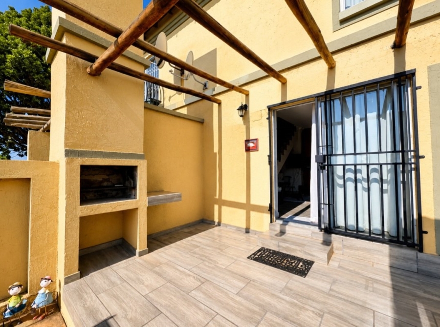 2 Bedroom Property for Sale in La Montagne Gauteng