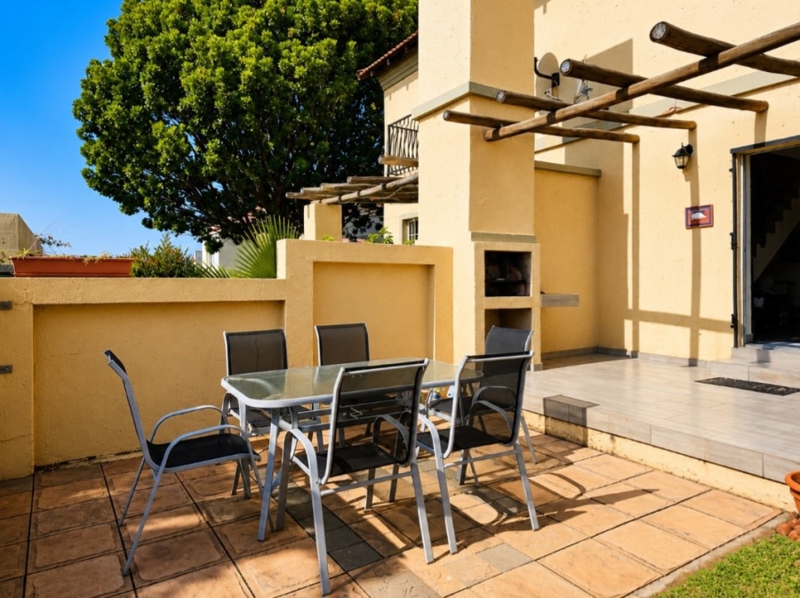 2 Bedroom Property for Sale in La Montagne Gauteng