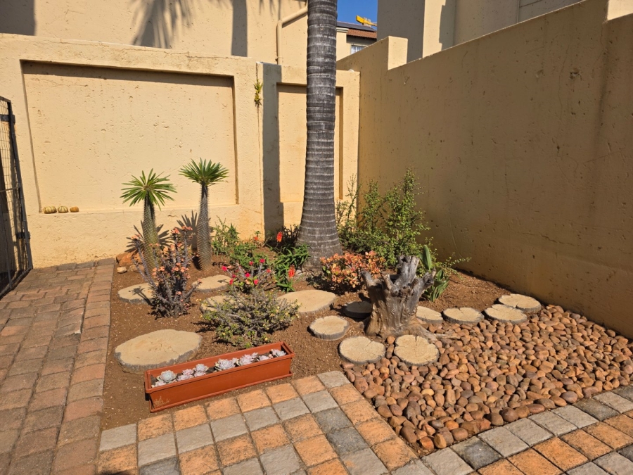 2 Bedroom Property for Sale in La Montagne Gauteng