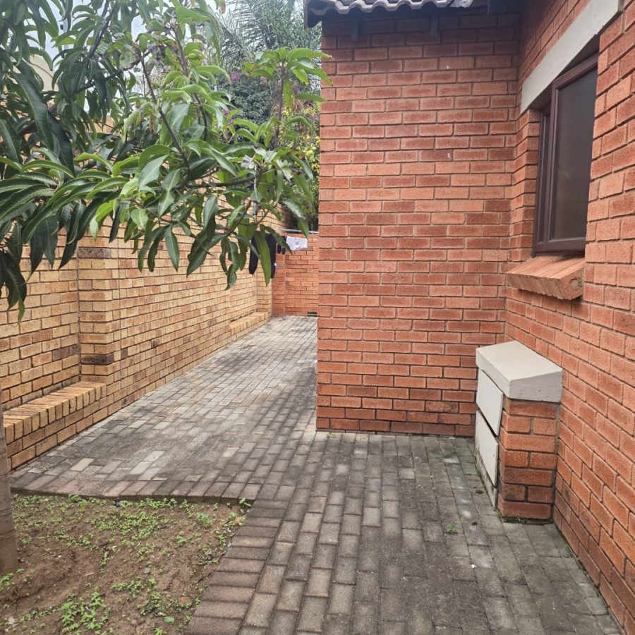 2 Bedroom Property for Sale in Monavoni Gauteng