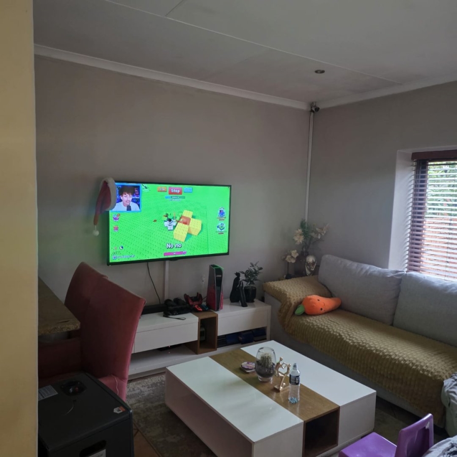 2 Bedroom Property for Sale in Monavoni Gauteng