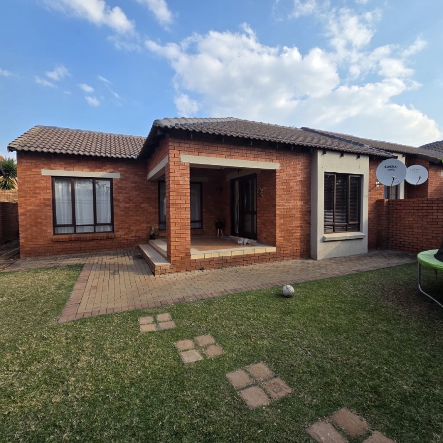 2 Bedroom Property for Sale in Monavoni Gauteng