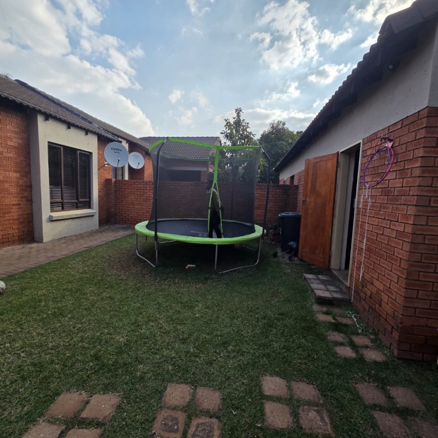2 Bedroom Property for Sale in Monavoni Gauteng