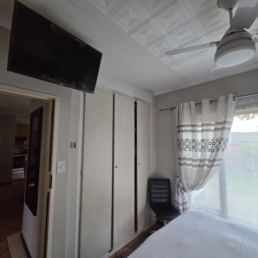 2 Bedroom Property for Sale in Monavoni Gauteng