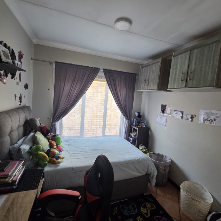 2 Bedroom Property for Sale in Monavoni Gauteng