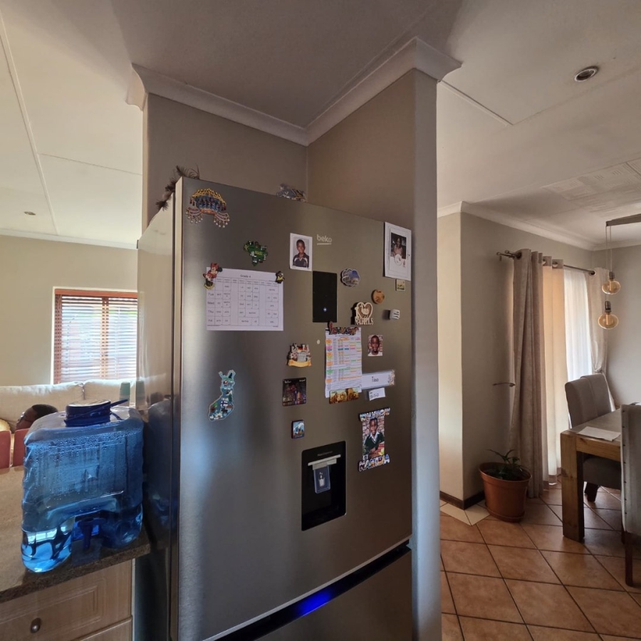 2 Bedroom Property for Sale in Monavoni Gauteng