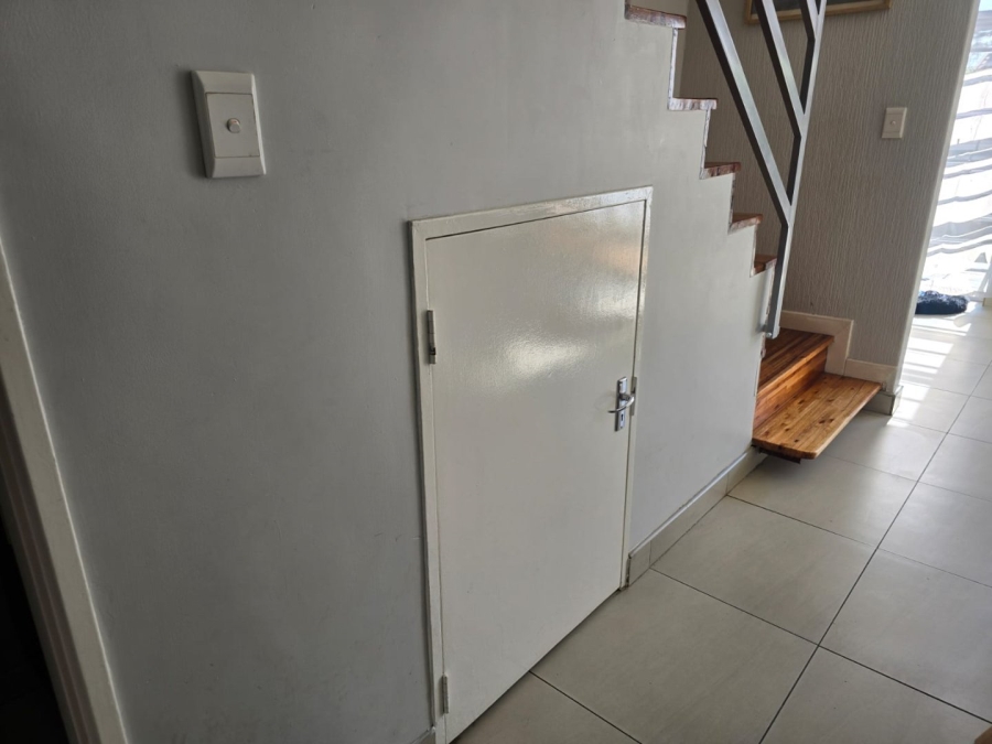 2 Bedroom Property for Sale in Dayanglen Gauteng