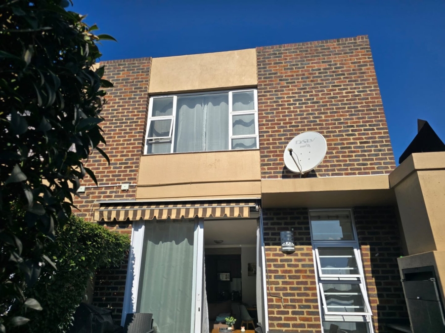 2 Bedroom Property for Sale in Dayanglen Gauteng