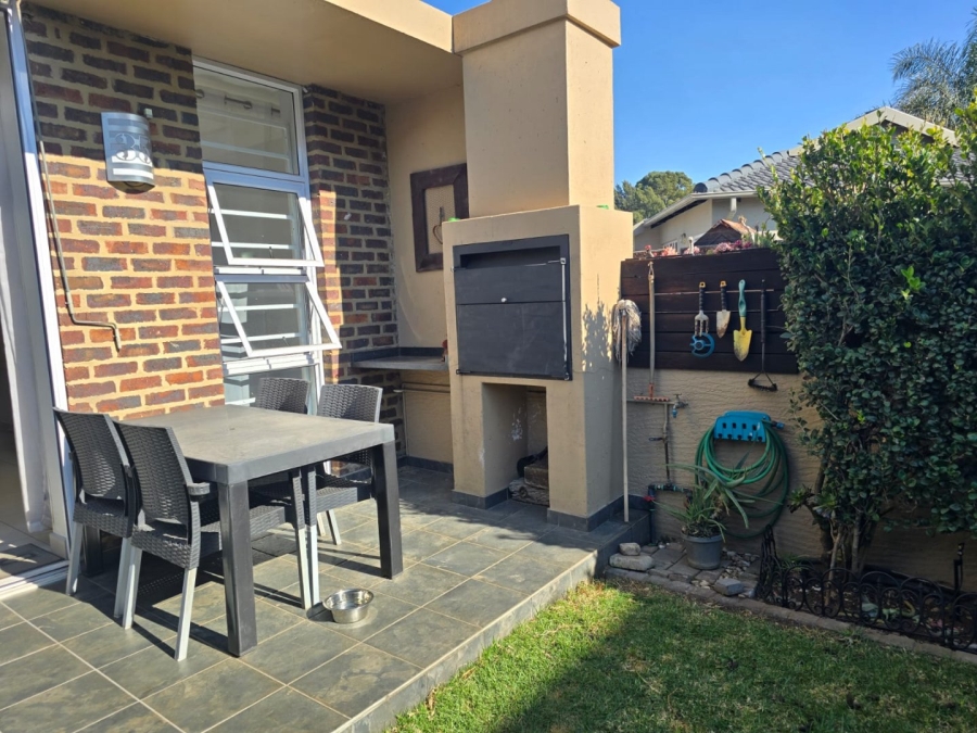 2 Bedroom Property for Sale in Dayanglen Gauteng
