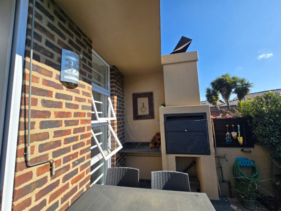 2 Bedroom Property for Sale in Dayanglen Gauteng
