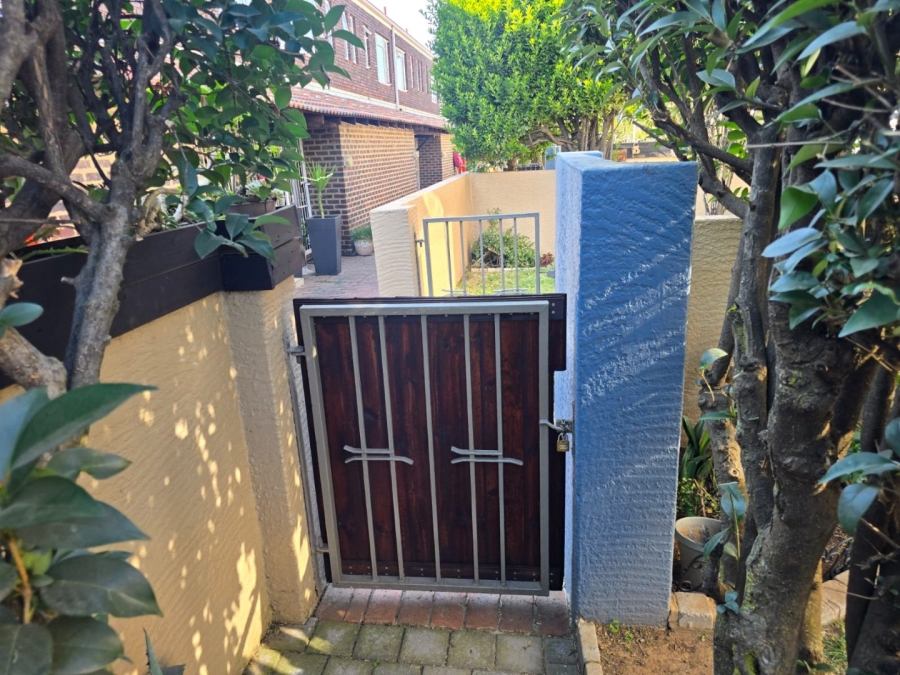 2 Bedroom Property for Sale in Dayanglen Gauteng