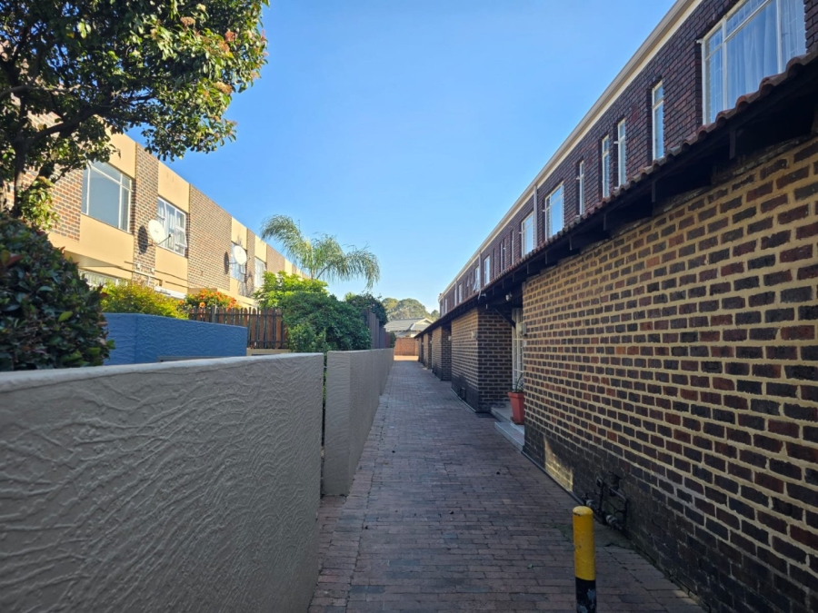 2 Bedroom Property for Sale in Dayanglen Gauteng