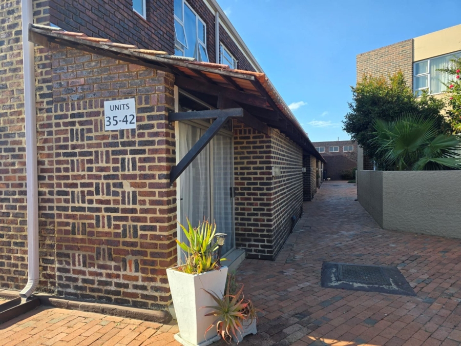 2 Bedroom Property for Sale in Dayanglen Gauteng