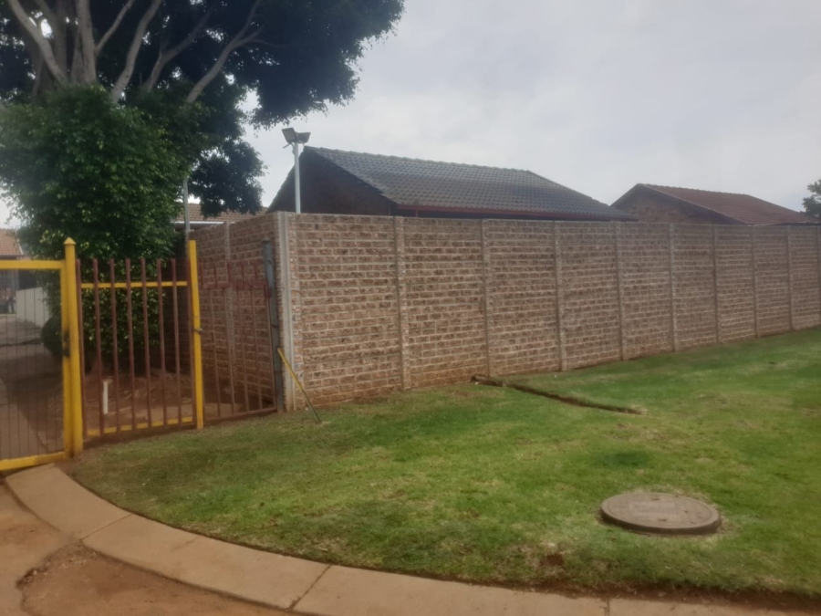 2 Bedroom Property for Sale in Elandspoort Gauteng