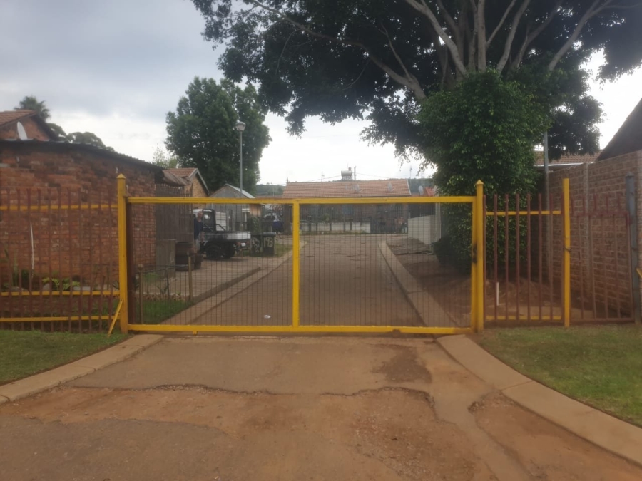 2 Bedroom Property for Sale in Elandspoort Gauteng