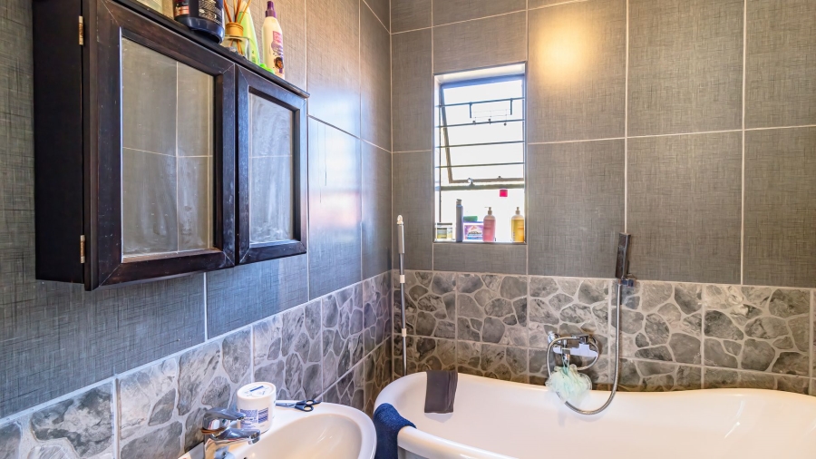 2 Bedroom Property for Sale in Liefde en Vrede Gauteng