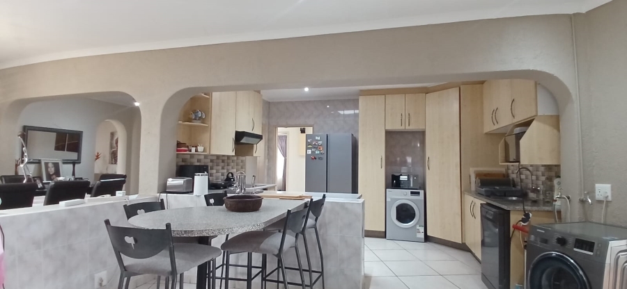3 Bedroom Property for Sale in Meredale Gauteng