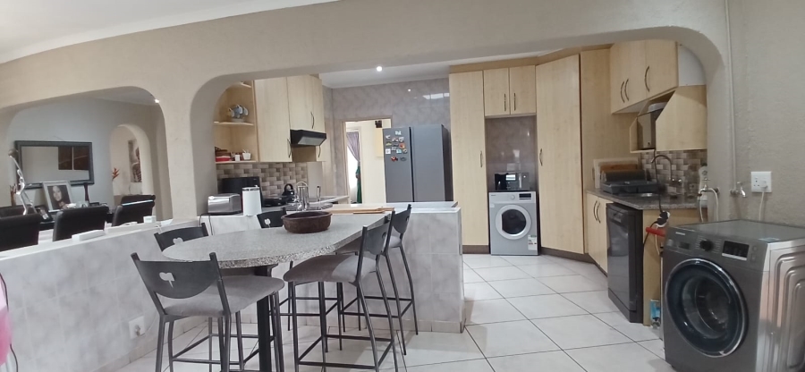 3 Bedroom Property for Sale in Meredale Gauteng