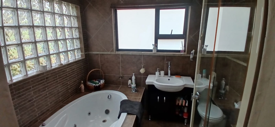 3 Bedroom Property for Sale in Meredale Gauteng