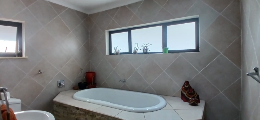 3 Bedroom Property for Sale in Meredale Gauteng