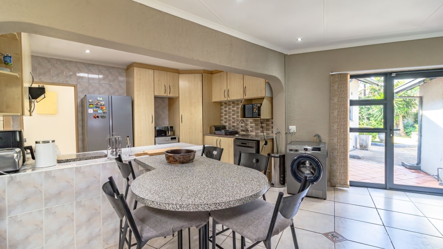 4 Bedroom Property for Sale in Meredale Gauteng