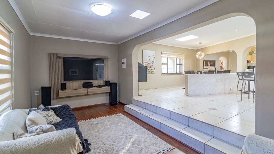 4 Bedroom Property for Sale in Meredale Gauteng