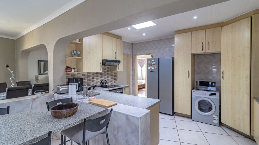 4 Bedroom Property for Sale in Meredale Gauteng