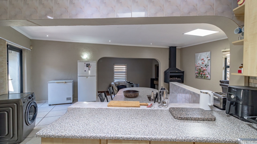 4 Bedroom Property for Sale in Meredale Gauteng