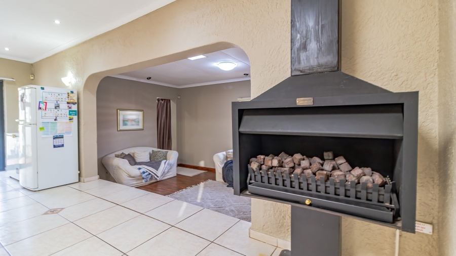 4 Bedroom Property for Sale in Meredale Gauteng