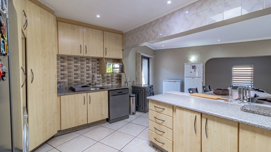 4 Bedroom Property for Sale in Meredale Gauteng
