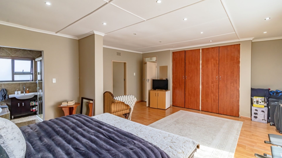 4 Bedroom Property for Sale in Meredale Gauteng