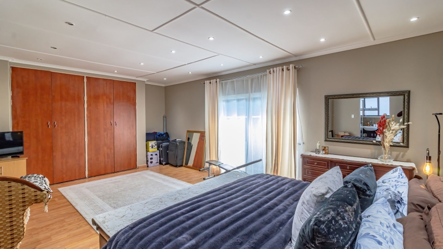 4 Bedroom Property for Sale in Meredale Gauteng